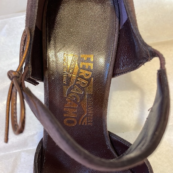 EUC SALVATORE FERRAGAMO Brigida Brown Suede Leather Stiletto Bow Pump 9.5 Italy - Picture 8 of 13